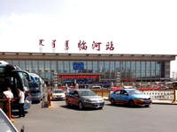 临河