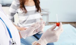 男性精子顶体酶活性低做人授还是试管的成功率高？